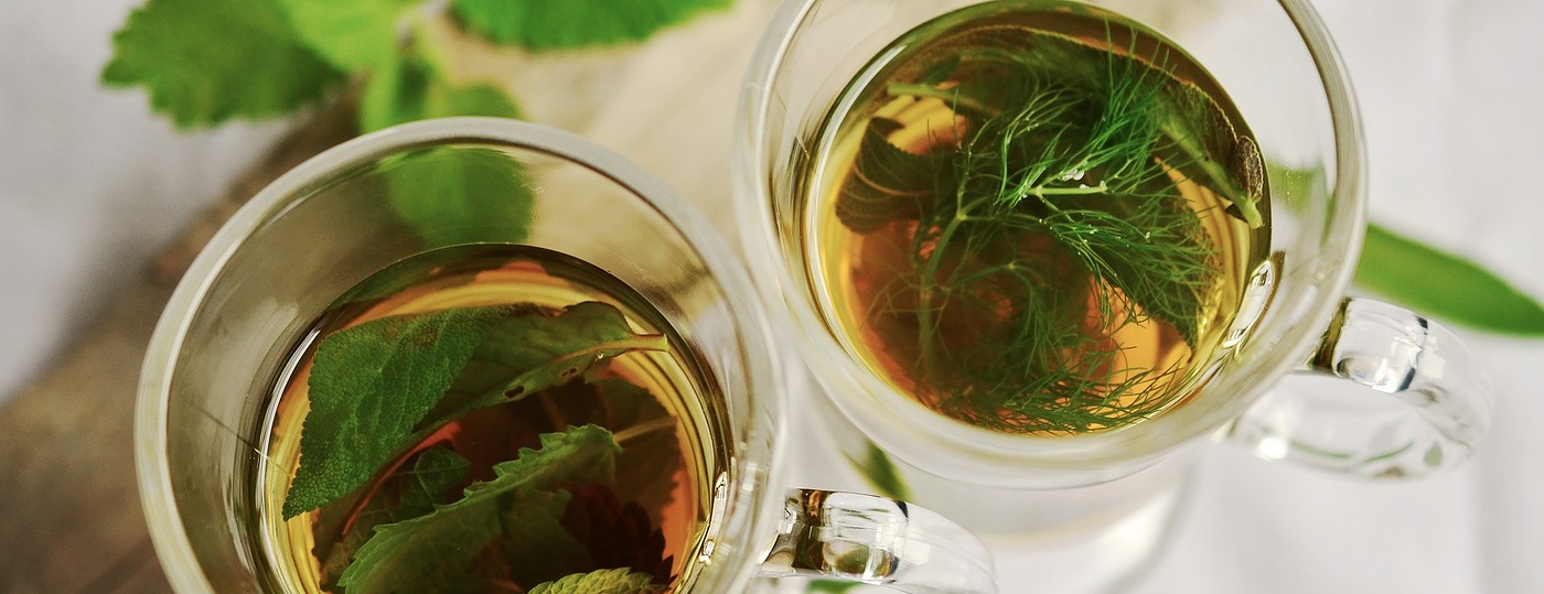xícara de chá com ervas